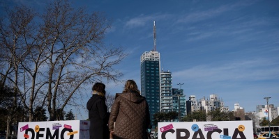 El 45% de los uruguayos aceptar�a una dictadura si soluciona los problemas del pa�s, y polit�logo advierte "datos complejos"