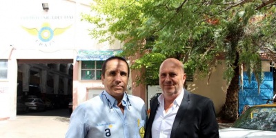 Novick propone eliminar mampara en taxis