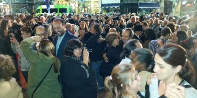 Unas 500 personas protestaron contra discriminaci�n y bailaron una "Milonga inadecuada"