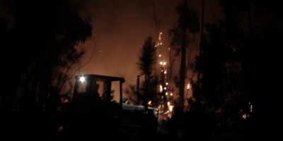 El fuego cede al intenso combate de unos 250 funcionarios integrados en Rocha