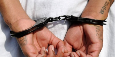 Delincuente dispar� para rapi�arlo pero su v�ctima logr� detenerlo 