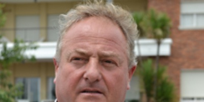 Soriano: Intendente es buzo y colabora con Prefectura en b�squeda en el R�o Negro