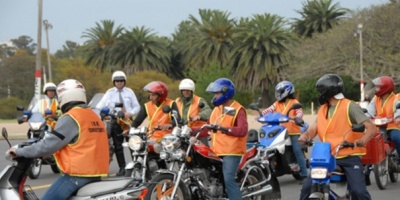 UNASEV inicia campa�a de seguridad en motos y regala chalecos reflectivos