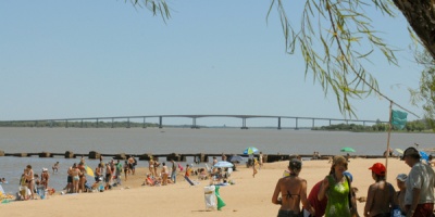 Vecinos de Paysand� denuncian vertido de residuos de ba�os qu�micos en playa