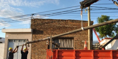 Cami�n destruy� conexiones el�ctricas y viviendas en Florida