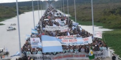Gualeguaych� march� para pedir �el desmantelamiento de Botnia�