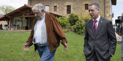 Mujica destac� la "personalidad" de los vascos y los diferenci� de los espa�oles