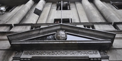 Sindicato de la ense�anza recibidos en Ministerio de Econom�a: "Venimos a plantear y queremos escuchar"