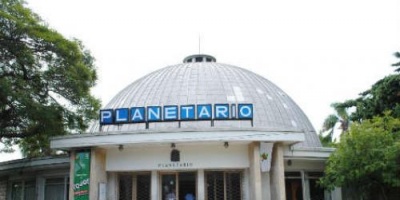 Conferencia sobre la luz en el Planetario
