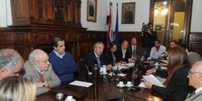 Blancos cuestionan gasto