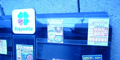 Mujer cuidacoche de la Ciudad Vieja gan� $ 3 millones en raspadita