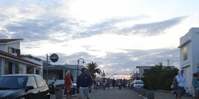 Casa incendiada y otras destrozadas en La Pedrera por desconocidos