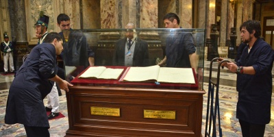 T�cnicos realizar�n proceso de digitalizaci�n de Constituci�n de 1830