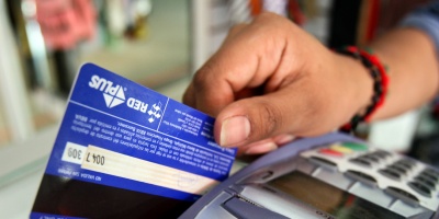 DGI solicitar� la clausura de varios comercios que no permiten el pago con tarjetas de d�bito