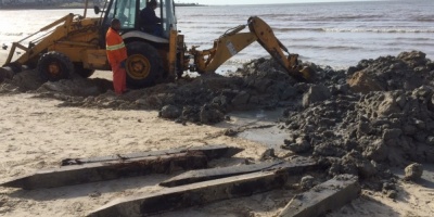 En limpieza de Playa Pocitos desenterraron restos de antiguo hotel