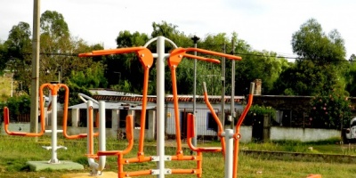 Municipio F: Instalan gimnasios y juegos infantiles en 17 plazas 
