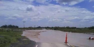 Rocha: Bomberos debi rescatar a pasajeros de mnibus arrastrado por la corriente