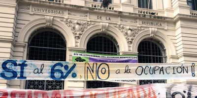 CGU Derecho se moviliz contra la ocupacin de la UdelaR