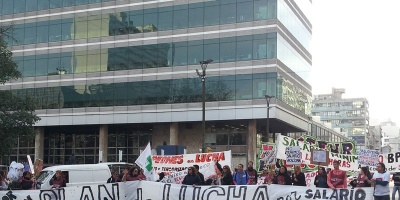 Estudiantes y docentes marcharon por 18 de julio