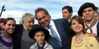 Mujica pidi� "mayor integraci�n" regional en acto junto a Scioli