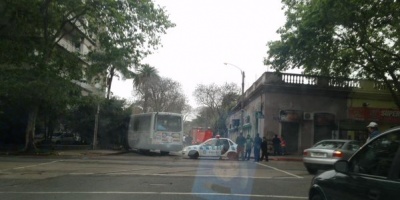 Hombre y mujer mueren tras choque de �mnibus con taxi en el Prado