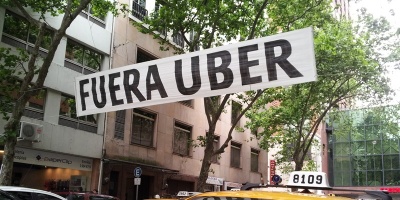Taxistas reclamaron contra Uber e intentaron ingresar a cursos; "Venimos a pedirles trabajo", dijo Dourado