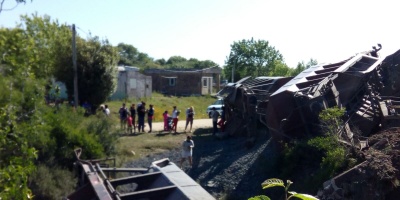 Un tren descarril en las cercanas de Pando