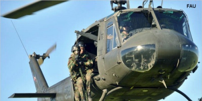 Dos helic�pteros combaten el incendio en Jaureguiberry