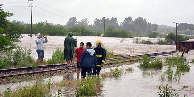 Crecida de ros y arroyos deja peor cifra registrada de evacuados 11.357