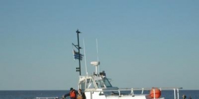 Prefectura rescat a cinco turistas que naufragaron cerca de la isla de Gorriti