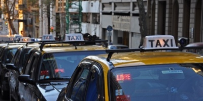 Asaltan y lastiman a un taxista