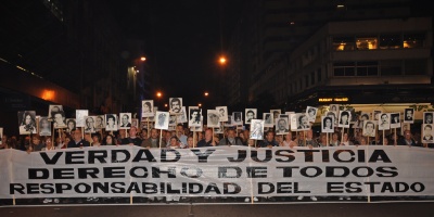 Familiares de detenidos desaparecidos piden al gobierno que aclare robo