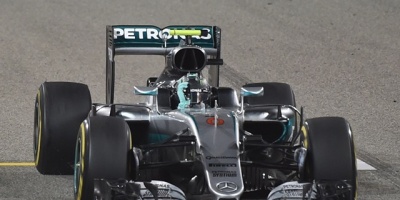 Rosberg refuerza su liderato en Bahrin 