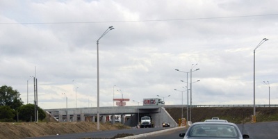 Un motonetista muri al impactar con un camion en ruta Interbalnearia