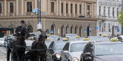 La ultraderecha, a las puertas del palacio presidencial en Austria