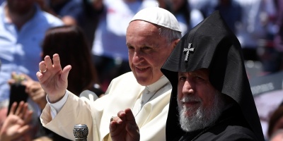 El papa rinde homenaje en Armenia al memorial de las v�ctimas del genocidio