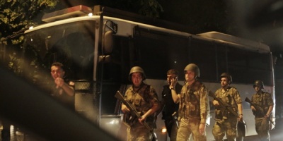 Uruguayos afectados en Turqu�a cruzan a Grecia