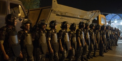 Decenas de detenidos tras violentos incidentes en Armenia por toma de rehenes