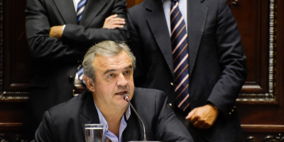 Larra�aga marca distancia de Lacalle Pou