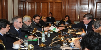 Bonomi: �Polic�a ingresar� a las canchas cuando firmen la compra de c�maras�