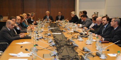 Tras pol�mica, retoman reuniones