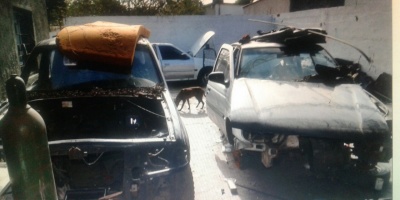 Hallan desarmadero de autos robados en Salinas Norte