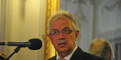 Ministro Men�ndez comparece en el Parlamento por siniestros a�reos