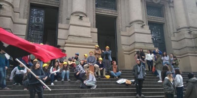 Docentes y alumnos protestan en el d�a de la educaci�n p�blica