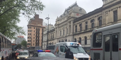 Varios heridos tras impactar un �mnibus contra un �rbol