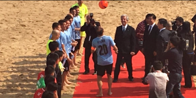 V�zquez y Recoba en las arenas de China