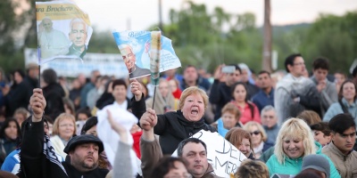 Una multitud celebra en Argentina a su primer santo el cura Brochero