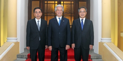 V�zquez propuso en China que Uruguay participe de ruta mar�tima