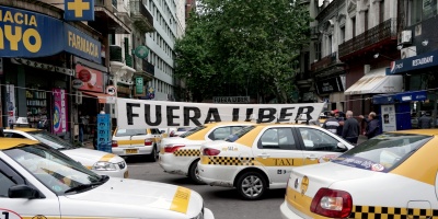 Taxistas paran desde las 16