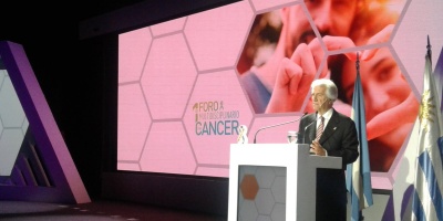 V�zquez anunci� que aumentar� medidas contra el consumo de tabaco